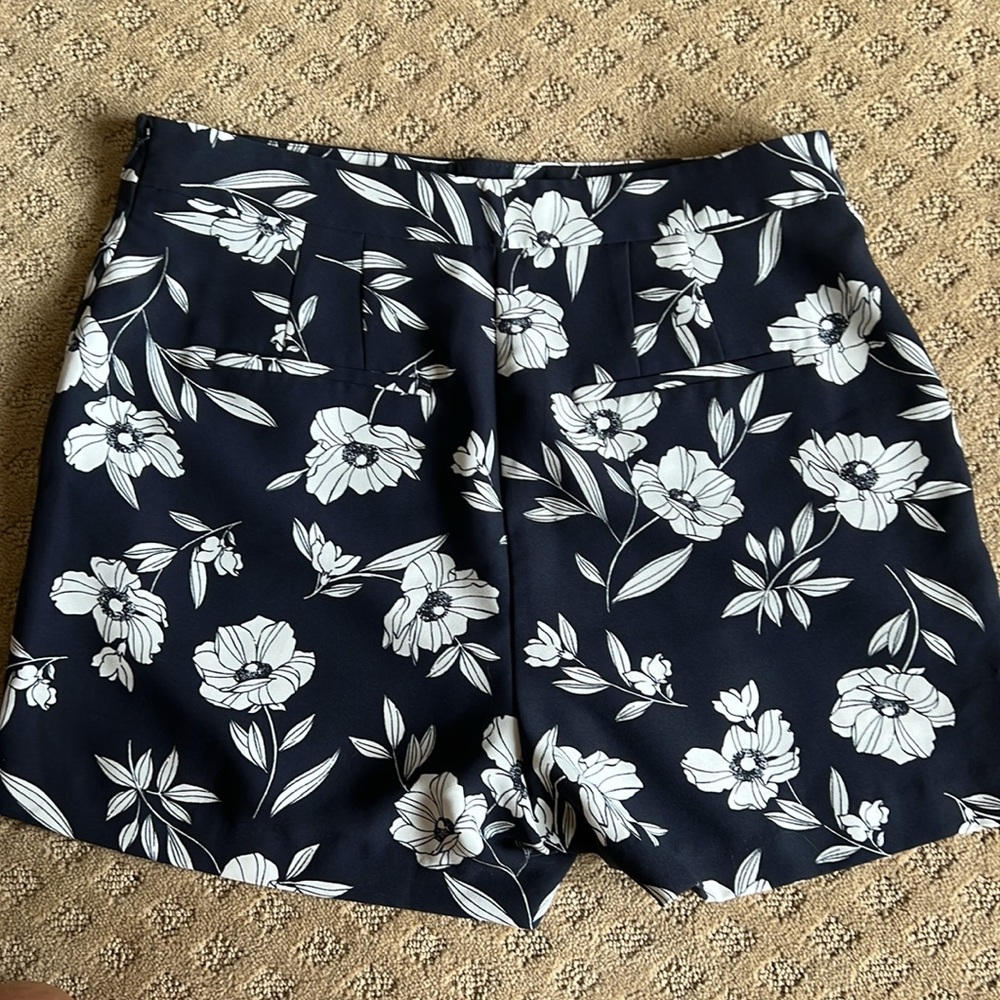 Ann Taylor High Waist Navy Blue and White Floral Side Zip Shorts - Picture 5 of 5